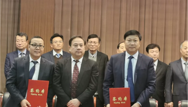 &ldquo;龍頭齊(qi)業帶萬戶(hu)生(sheng)豬産(chan)業扶貧項(xiang)目(mu)&rdquo;集(ji)中(zhong)簽約活動(dòng)在(zai)京舉